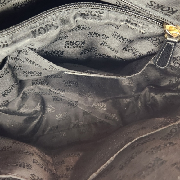 Michael Kors Black MD Cindy Dome Leather Satchel, Designer Bag - Picture 2 of 5